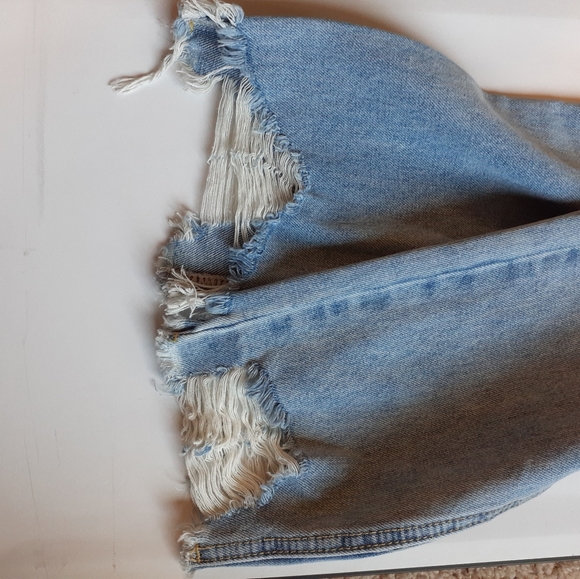 NEW Lightwash SHEIN Distressed Mom Jeans - Picture 6 of 9